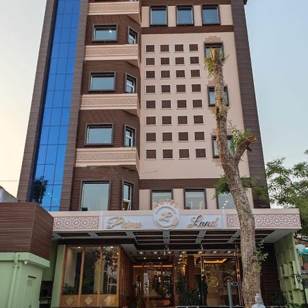 Prime Land Hotel Варанаси Екстериор снимка