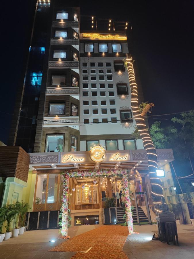 Prime Land Hotel Варанаси Екстериор снимка
