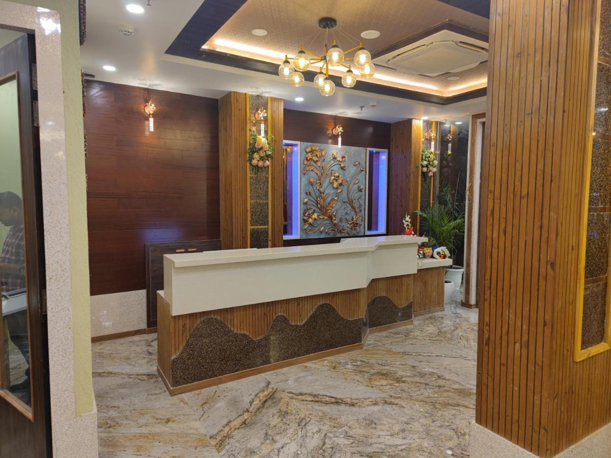 Prime Land Hotel Варанаси Екстериор снимка
