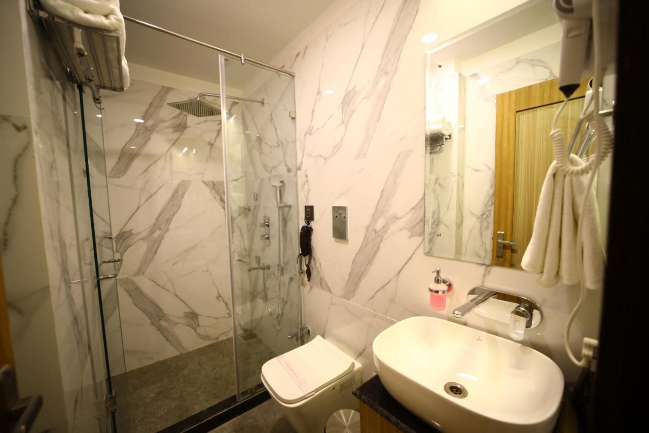 Prime Land Hotel Варанаси Екстериор снимка