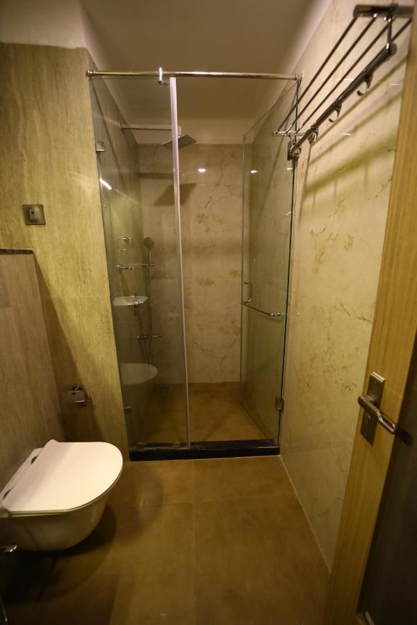 Prime Land Hotel Варанаси Екстериор снимка