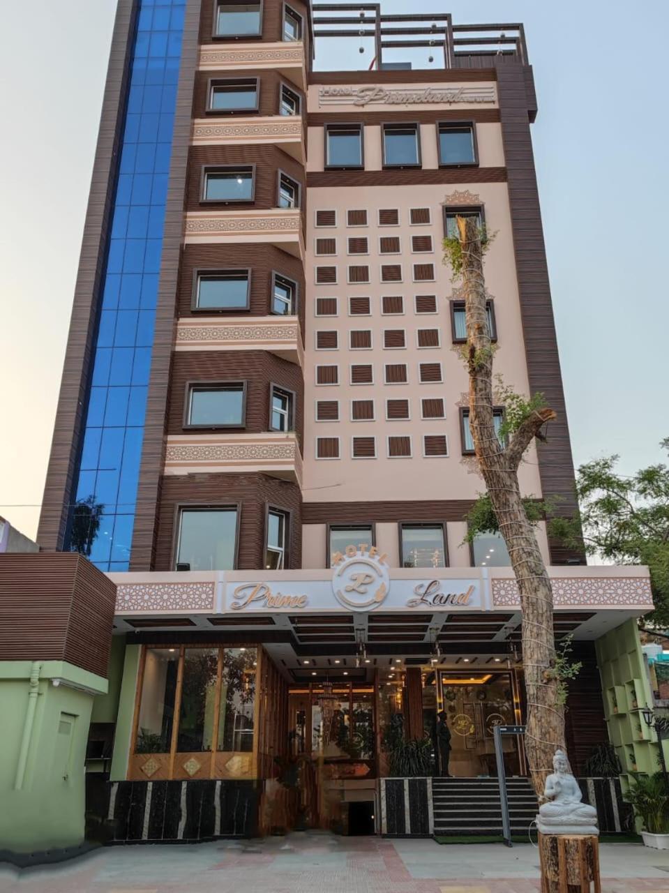 Prime Land Hotel Варанаси Екстериор снимка
