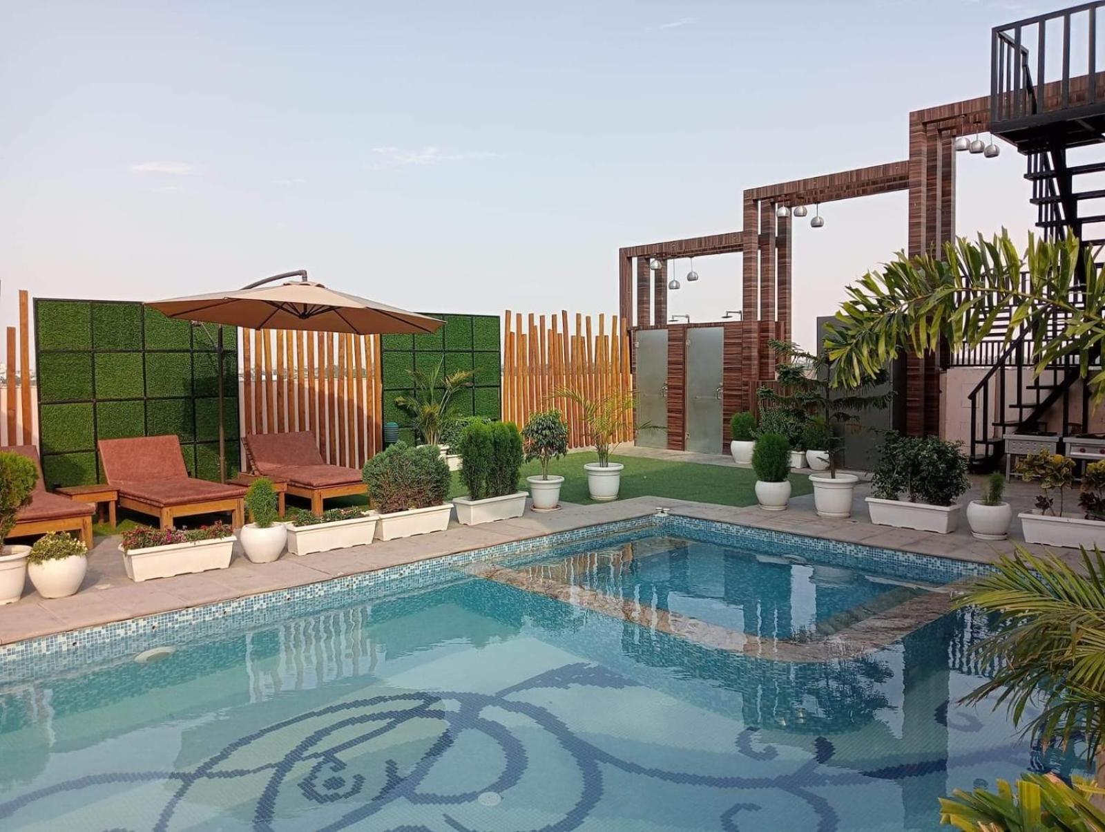Prime Land Hotel Варанаси Екстериор снимка
